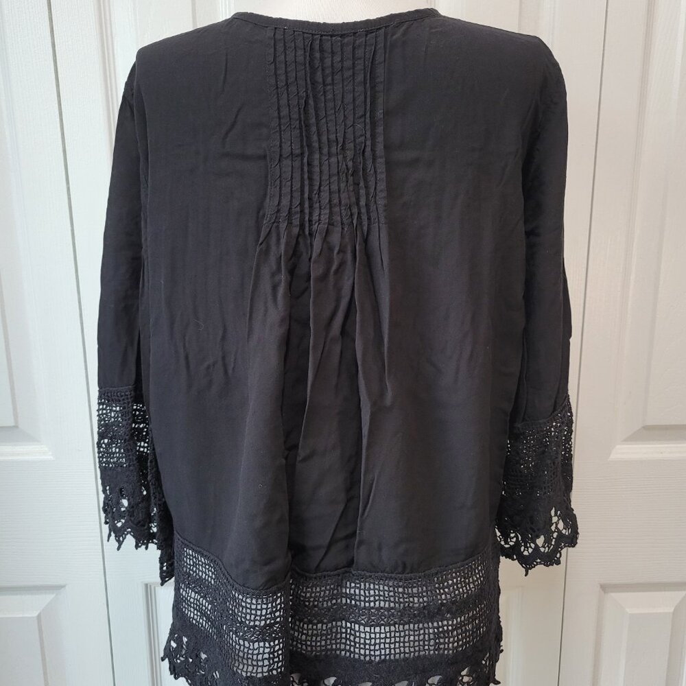 SOLITAIRE Black Button-Front Pintuck Blouse Top with Crochet Trim sz XL 1X EUC - Picture 3 of 7